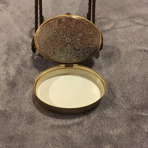 VINTAGE FRAGONARD LIMOGES COURTING COUPLE PILL BOX AND A MINIATURE VASE - Picture 6 of 13